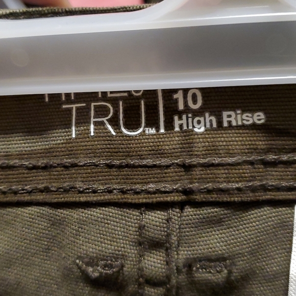 TIME AND TRU HI-RISE SLIM JEANS 👖 - Picture 7 of 11